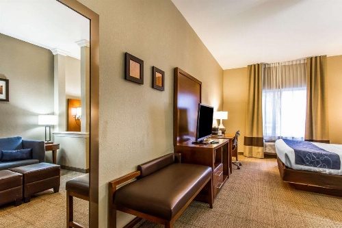 Comfort Suites Mattoon image 10