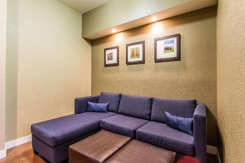 Comfort Suites Mattoon image 15