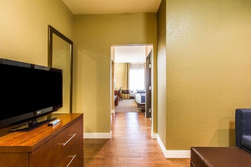 Comfort Suites Mattoon image 20