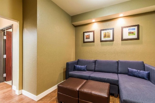 Comfort Suites Mattoon image 21