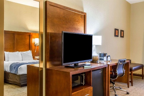 Comfort Suites Mattoon image 9